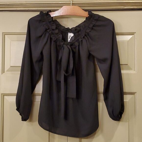 Sadie & Sage off shoulder black ruffle top - Picture 1 of 8